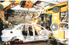 图1 生产线上操作的工业机器人