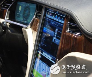早在CarPlay之前，NVIDIA就展示过全触控的车载系统