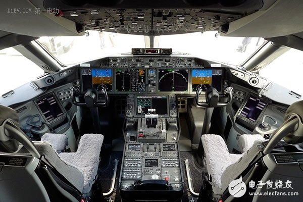 波音787客机驾驶舱
