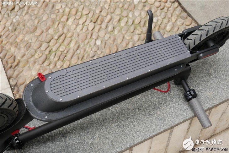 小米电动滑板车评测：便携和续航及安全或成大卖点！