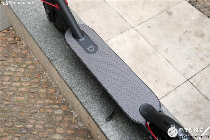 小米电动滑板车评测：便携和续航及安全或成大卖点！