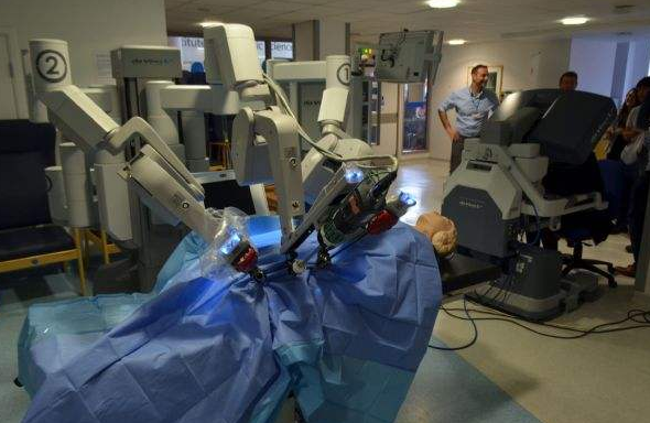 首例骨科机器人辅助下的骨科手术成功，我国手术机器人技术的新突破 