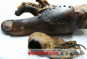 世界上最古老的「假肢」是古埃及人的以木头、皮制的脚趾假体，而它出现的日子是公元前950年！