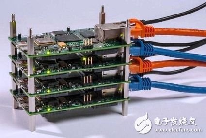 用乙太网路、电源连接器堆叠四台Parallella